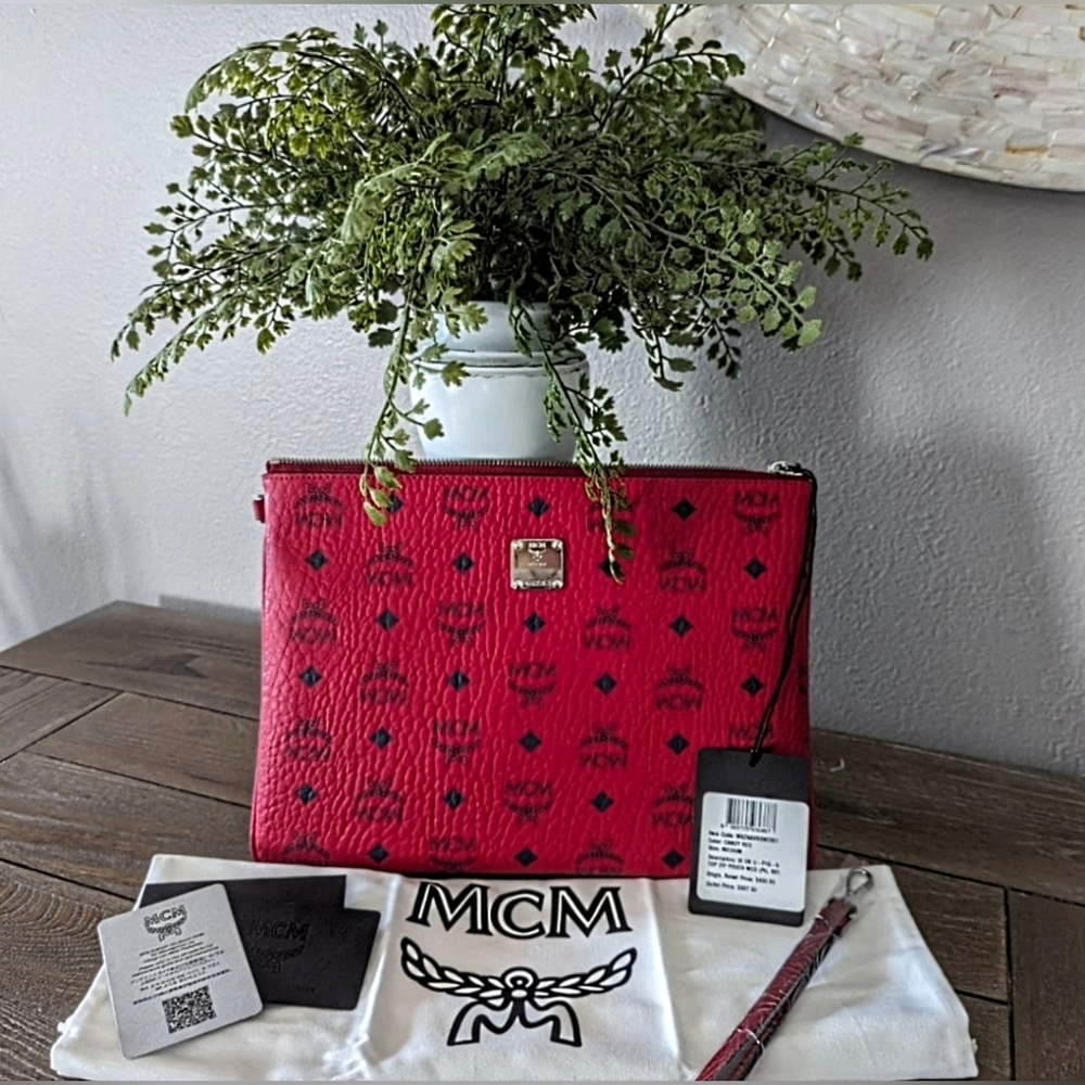 BNWT MCM Red Aren Visetos Clutch Wristlet